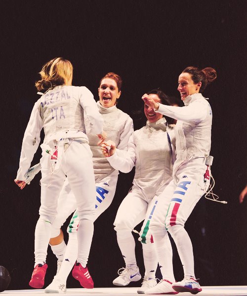 599623_453112924710873_746812270_n