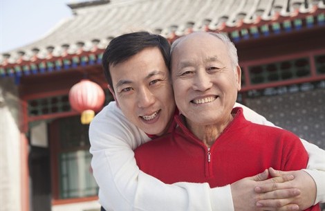 padre-anziano-figlio-cina_470x305
