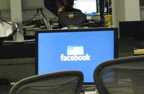 licenziamenti-a-causa-di-facebook