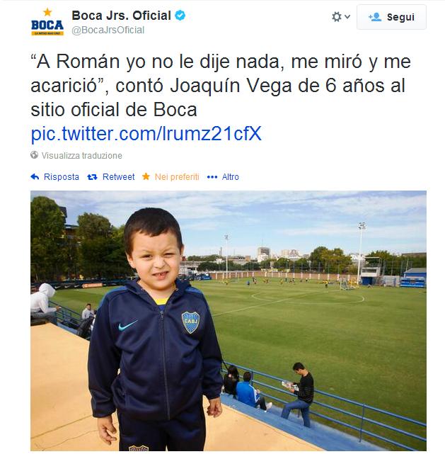 Joaquìn Vega "6 anni" è stato invitato all'allenamento del Boca dopo aver ricevuto la famosa carezza che ha fatto il giro del mondo, da parte di Riquelme in Boca - Argentinos Juniors.