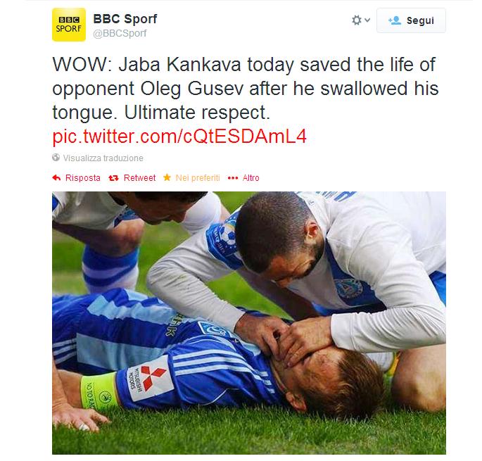 Tragedia sfiorata in Dnipro-Dinamo Kiev, dopo uno scontro di gioco, Gusiev "D.Kiev" cade per terra perdendo i sensi, ma Kankava "Dnipro" è stato il più veloce a intervenire salvandogli la vita. 