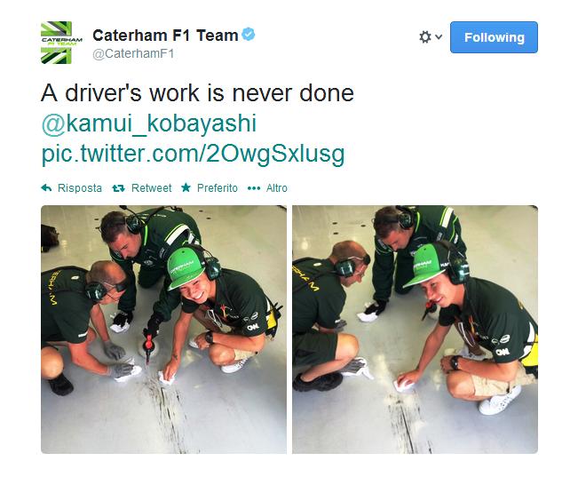  Il lavoro di un pilota non si ferma mai, Kamui Kobayashi "pilota della Caterham" si mette a disposizione dei meccanici aiutandoli nel box.