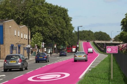 Pink-girl-zones-on-London_2
