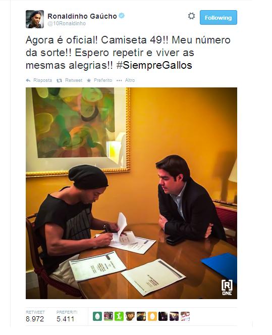 Ronaldo de Assis Moreira, meglio noto come Ronaldinho dopo Gremio, Paris SG, Barcellona, Milan, Flamengo e Atletico Mineiro, a sorpresa a poche ora dalla fine del mercato sbarca in Messico, firmando un biennale di 2 milioni di dollari  all’anno, con gli sconosciuti del Querétaro, squadra che milita nella Primera División Messicana, la massima serie del calcio messicano.