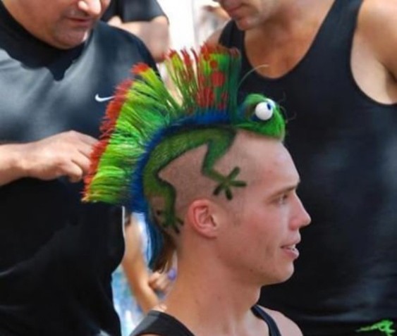 capelli-cresta-uomo-colorata-e-bizzarra