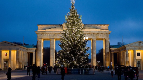 1417685120_Porta-di-Brandeburgo-di-Berlino-Germania-600x335