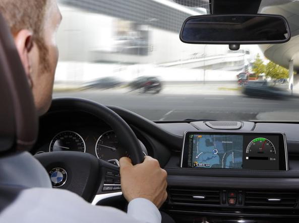 guida-bmw-connected-drive_2-k92F-U43110889336657QVF-593x443@Corriere-Web-Sezioni