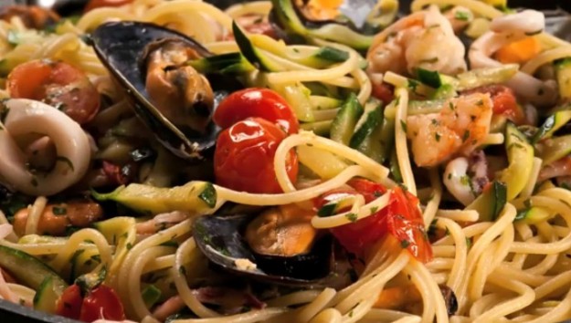 pasta-allo-scoglio-gli-spaghetti-con-pomodoro