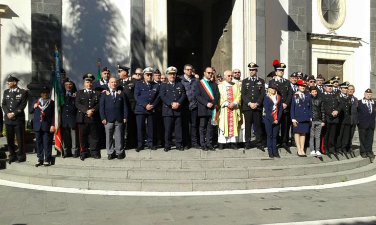 Le autorità civili, militari e religiose a fine manifestazione.